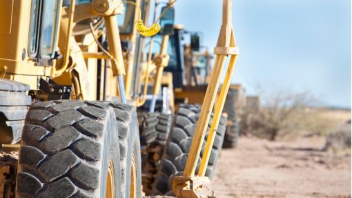 How to Choose the Right Plant and Machinery Hire Partner for Your Construction Project